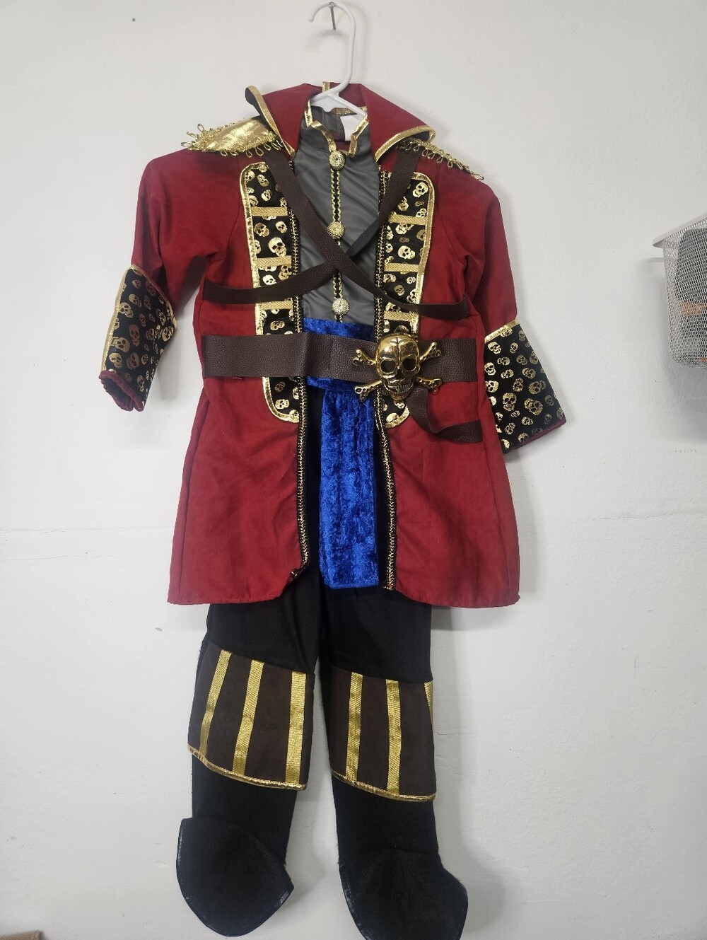 Pirate Captain Kids Size 5 Costume Red Coat Detailing Black Pants Skull Belt
